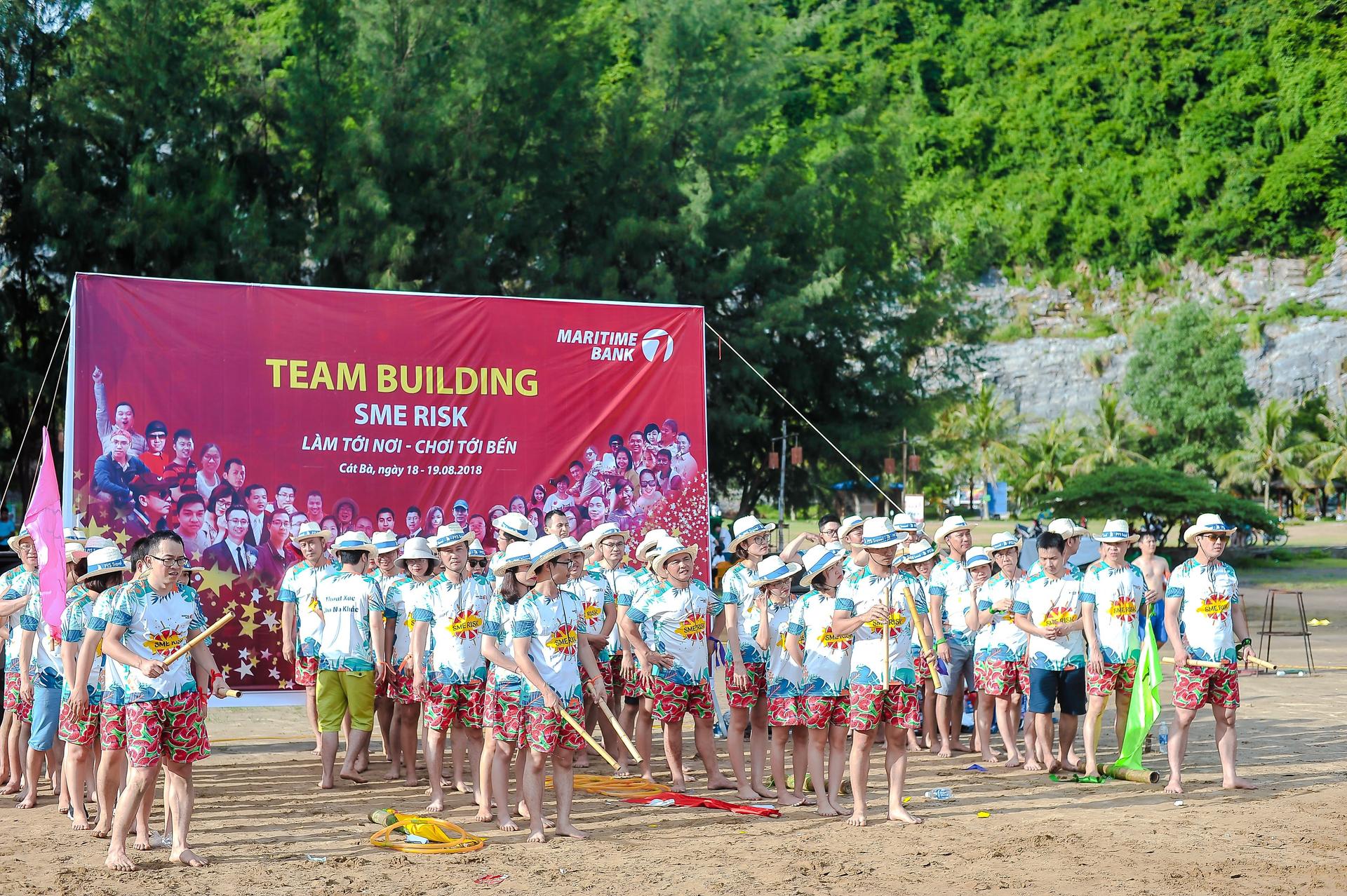 Hoạt động teambuilding trên bãi biển