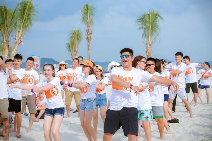 Tận hưởng kỳ nghỉ và tham gia các hoạt động team building