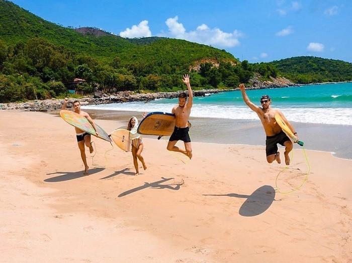 tắm biển đảo nam cát
