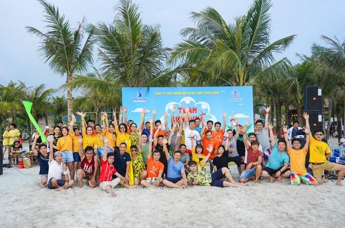 Hoạt động teambuilding giúp xây dựng một tập thể đoàn kết, gắn bó