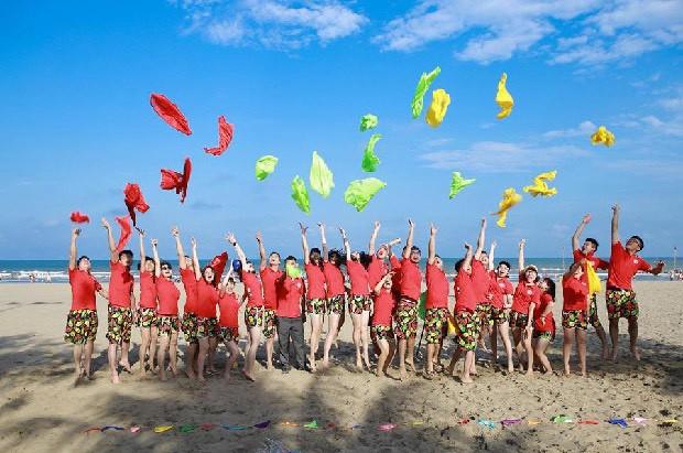 Team building trên bãi biển 