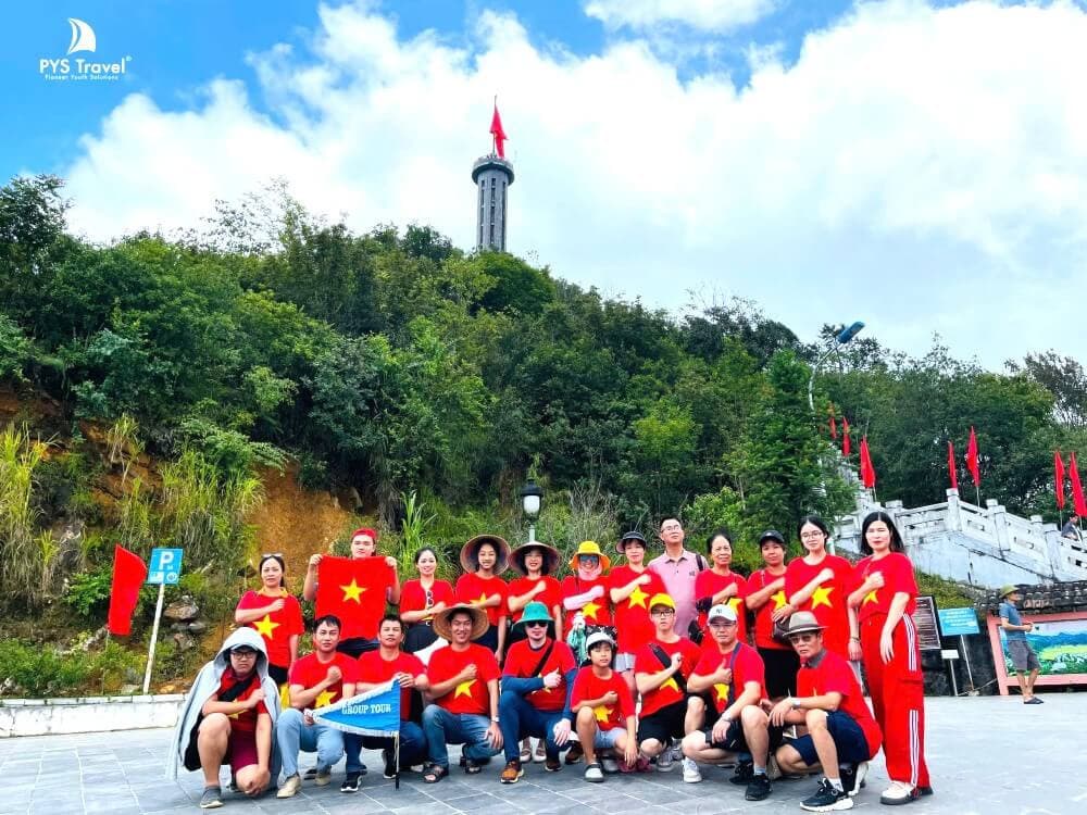 Cột cờ Lũng Cú