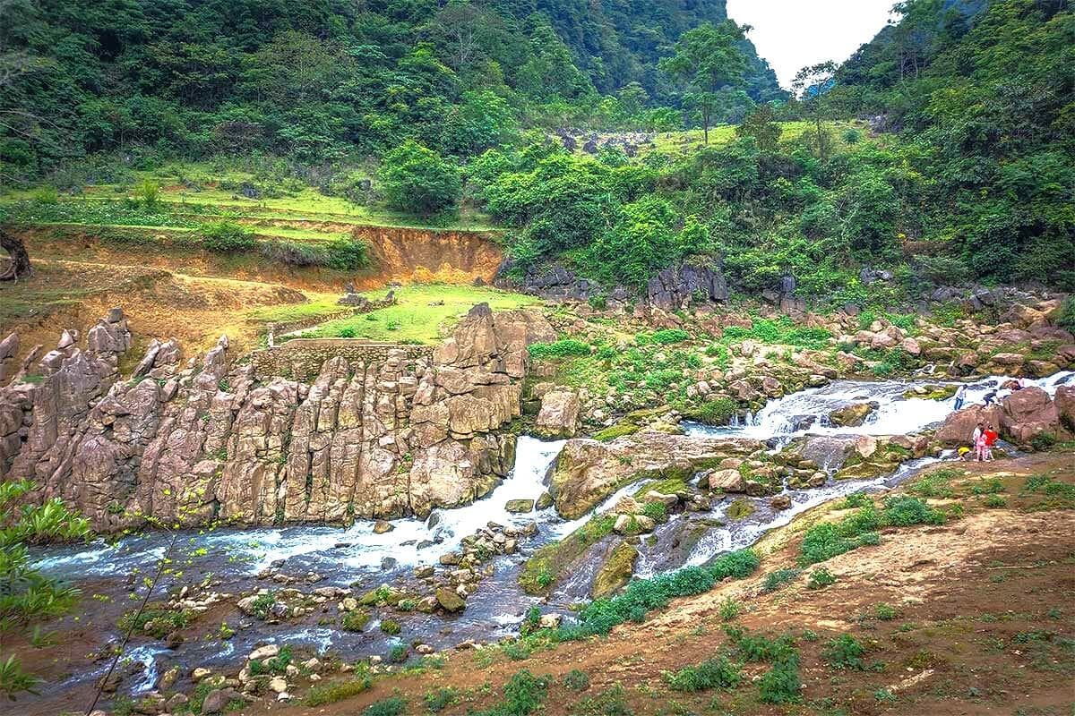 vẻ đẹp quanh thác