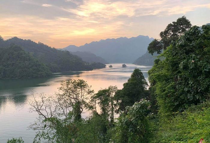 hồ ba bể bình yên vô cùng