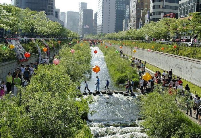 suối nhân tạo Cheonggyecheon