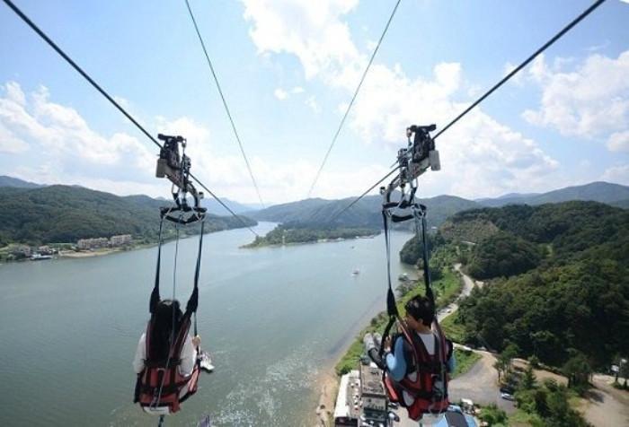 Thử thách đu dây zipline qua đảo Nami Hàn Quốc