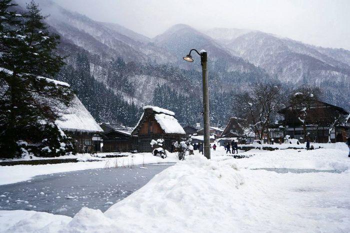  Làng lịch sử Shirakawa-Go