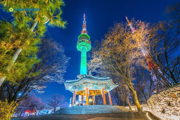 Tháp Namsan buổi tối