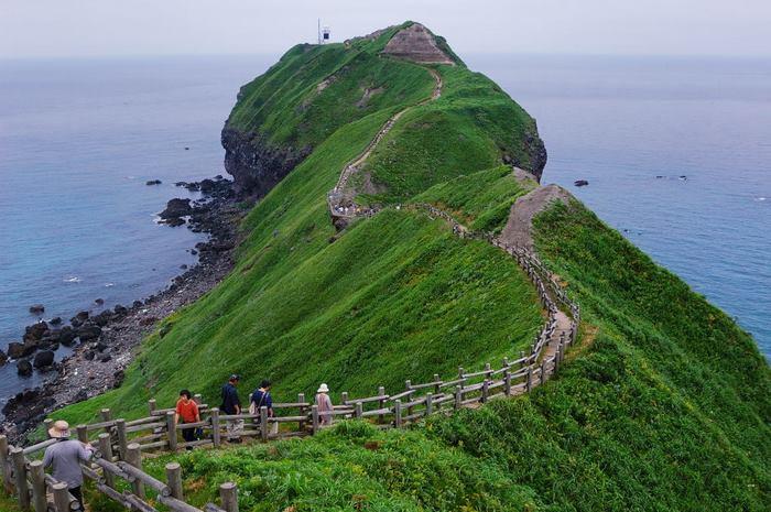 Đi bộ tại mũi Kamui khi du lịch Hokkaido