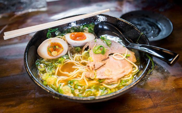 Món Ramen Kyoto có sợi mì dày hơn khu vực khác