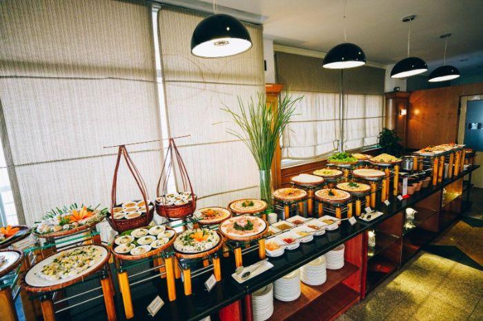 Buffet và tiệc tự chọn