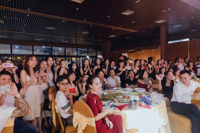 Chủ đề gala dinner là yếu tố tiên quyết tạo nên sự hấp dẫn, phấn khích cho khách mời