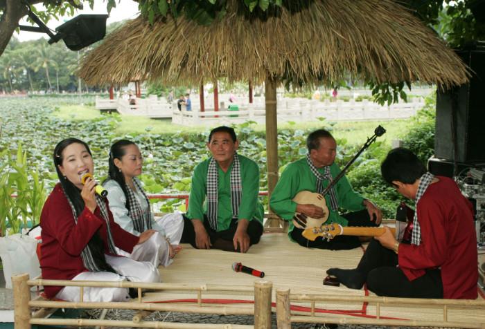 Nghe Đờn ca tài tử