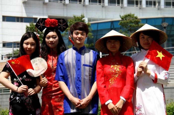 Bảo lãnh người thân khi có visa E7 sẽ dễ dàng và tiết kiệm hơn