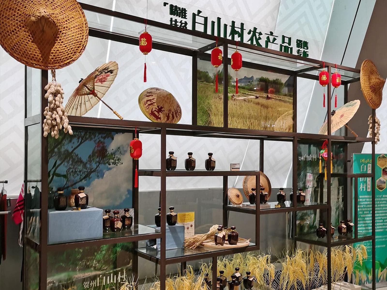 tham quan Bảo tàng di sản phi vật thể dân tộc Miêu