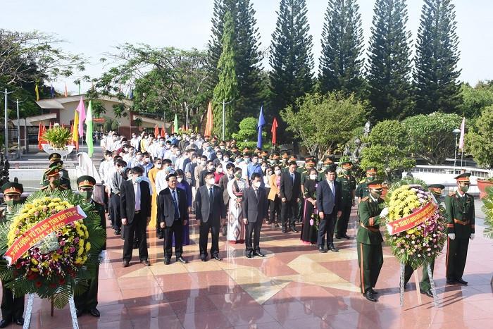 viếng nghĩa trang