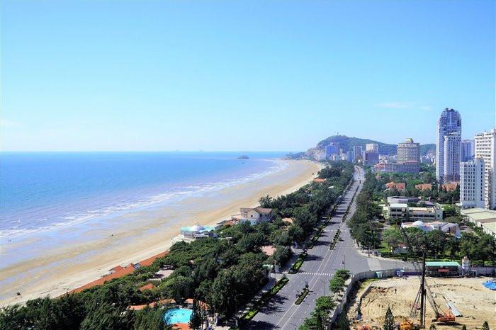 Bãi Sau Vũng Tàu nổi tiếng với bờ biển đẹp và ít sóng lớn