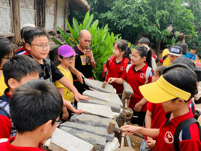 hoạt động trải nghiệm tại  làng văn hóa