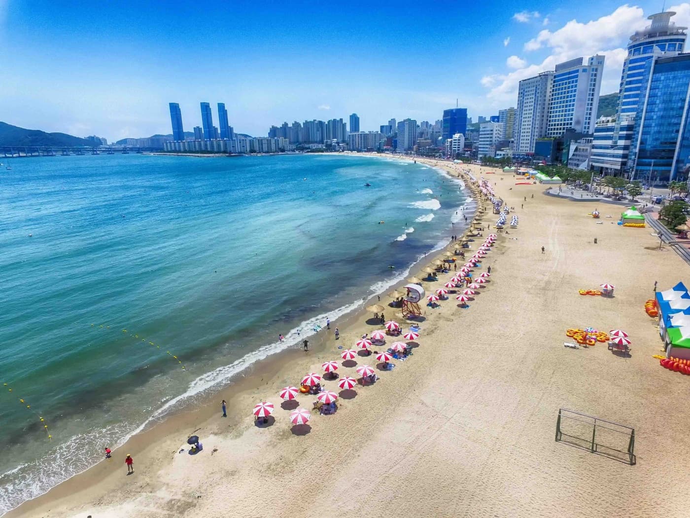 Busan với những bãi biển xanh trong