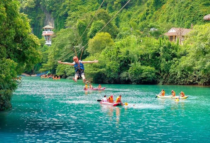 Đu zipline rất sảng khoái luôn