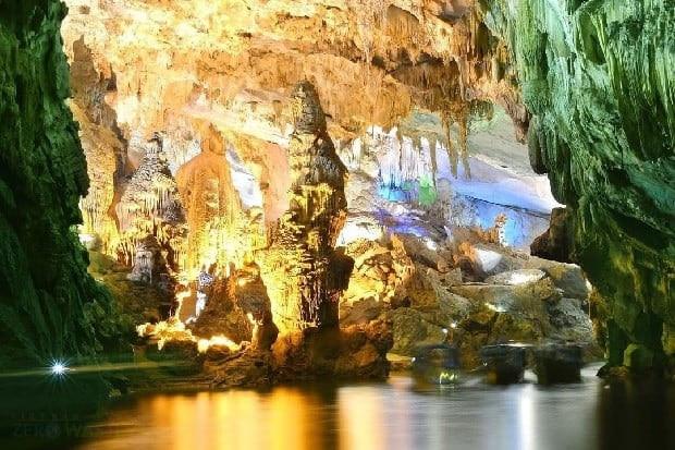 Thạch nhũ trong Động Phong Nha ở Quảng Bình