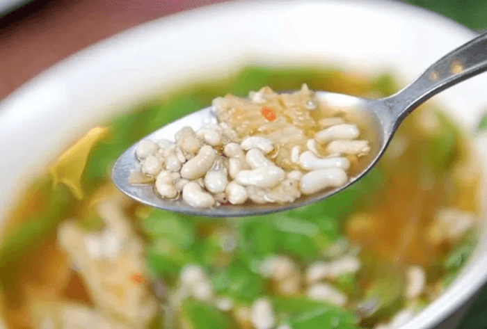 Canh chua trứng kiến