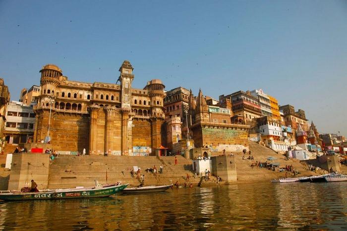 Varanasi là một thành phố cổ nằm bên bờ sông Hằng