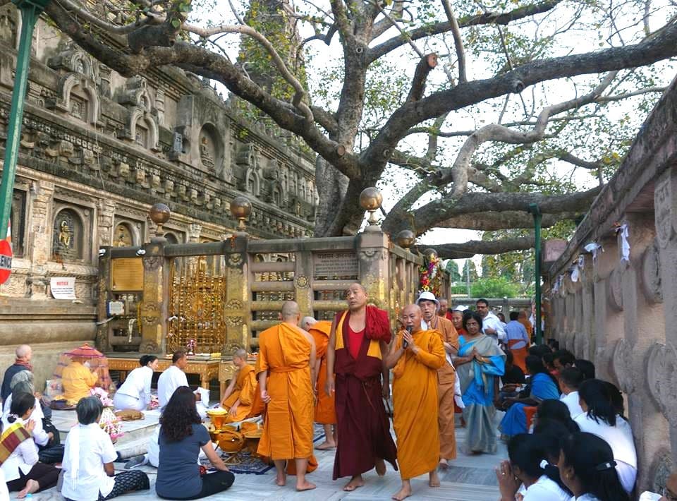 rất nhiều du khách về Bồ Đề Đạo Tràng hành hương