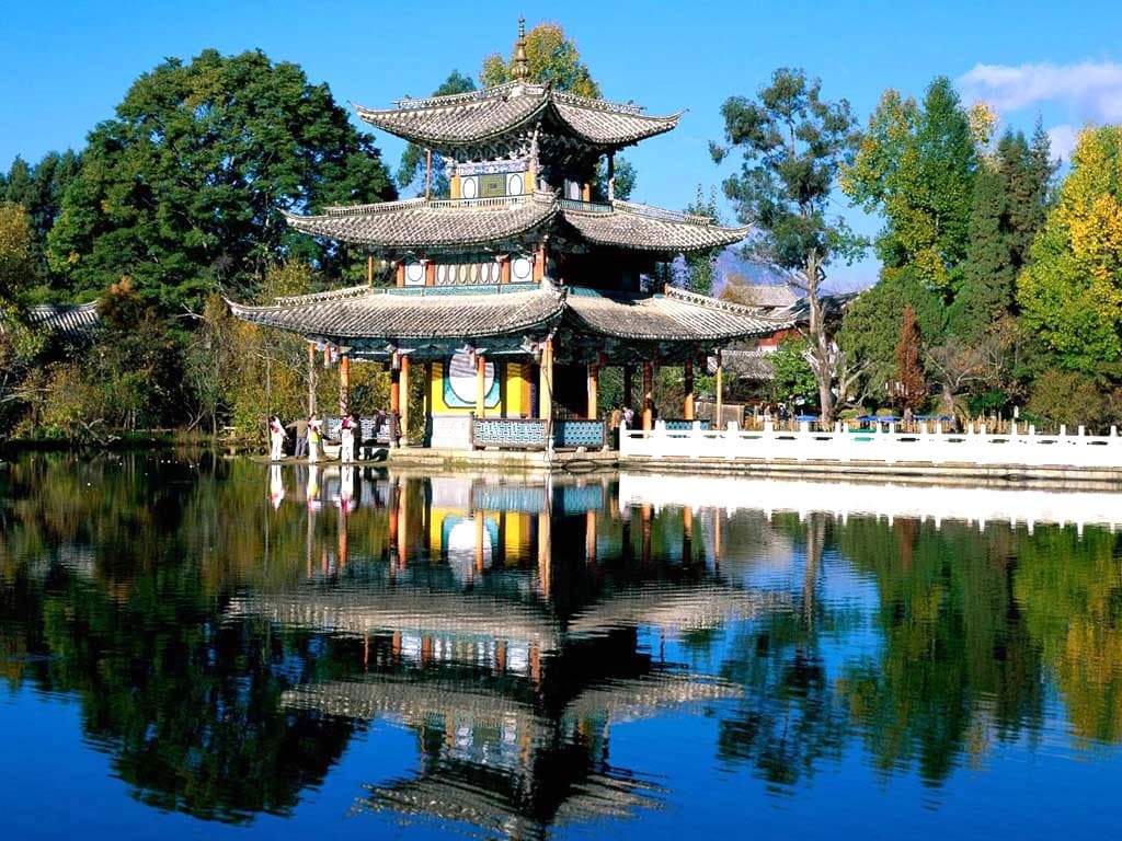 tham quan Hắc Long Đàm