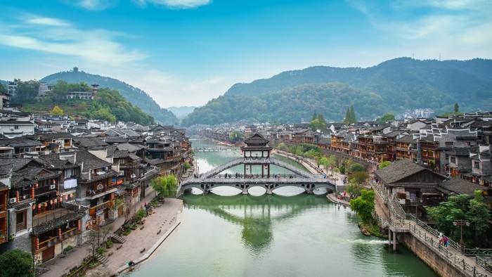 Tour Trung Quốc: Ân Thi - Phượng Hoàng Cổ Trấn - Trương Gia Giới 6 ngày 5 đêm từ Hà Nội - Bay China West Air