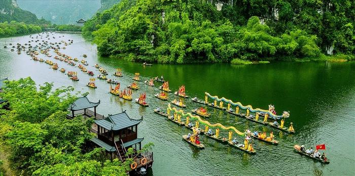 Tour Ninh Bình: Hoa Lư - Tam Cốc - Hang Múa 1 ngày từ Hà Nội - Du Xuân 2025