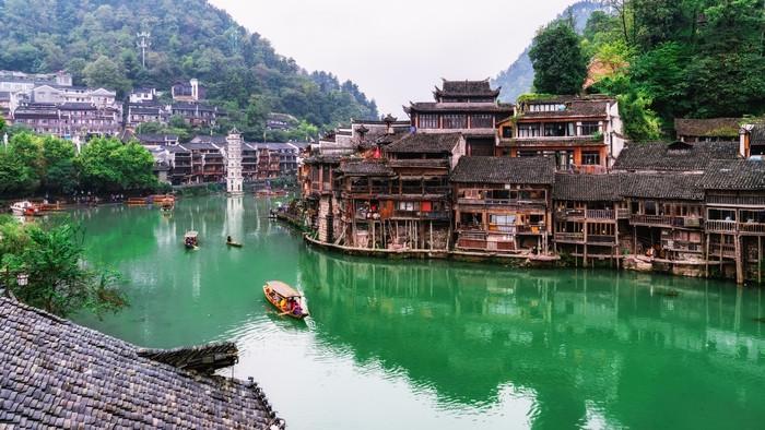 Tour Trung Quốc: Ân Thi - Trương Gia Giới - Phượng Hoàng Cổ Trấn 5 ngày 4 đêm từ Hà Nội - Bay China West Air