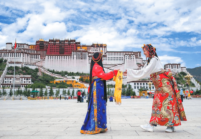 Chi phí đi du lịch Tây Tạng hết bao nhiêu? Cập nhật mới nhất