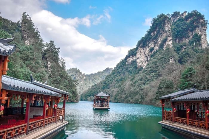 Tour Trung Quốc: Ân Thi - Phượng Hoàng Cổ Trấn - Trương Gia Giới 6 ngày 5 đêm từ TP.HCM - Tết Dương Lịch 2026