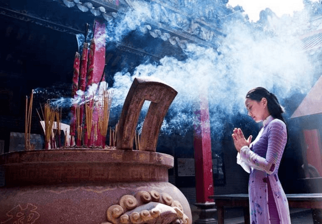 Gợi ý các Tour Lễ Chùa đầu năm từ Bắc vào Nam cho bạn cầu an, cầu tài