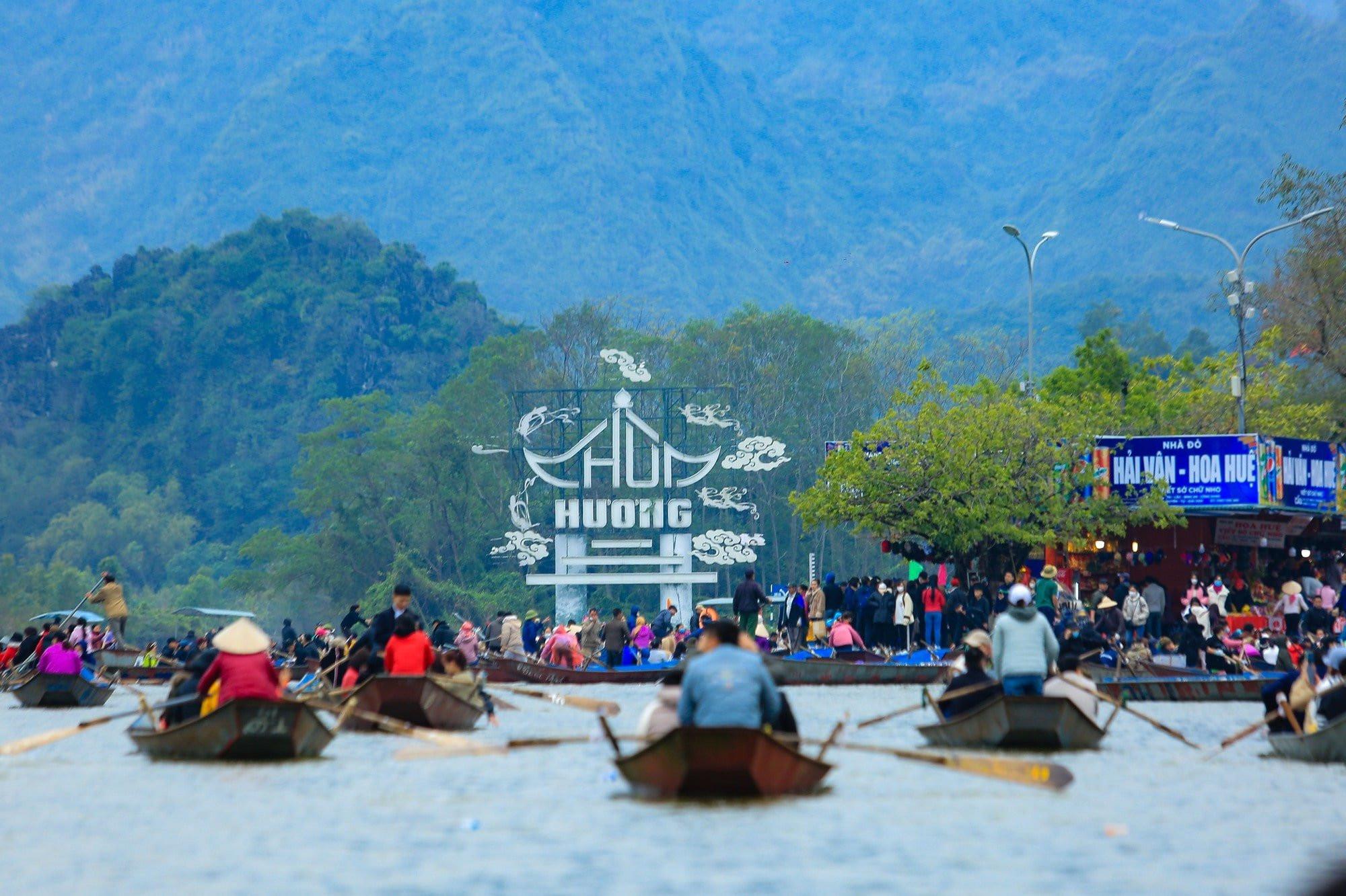 Tour Chùa Hương - Chùa Thiên Trù - Động Hương Tích 1 ngày từ Hà Nội - Du Xuân 2025