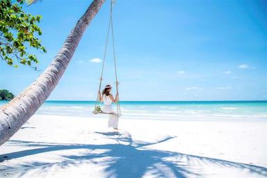 Tháng 12 nên đi du lịch biển ở đâu? Top 6 biển đẹp nhất mùa cuối năm