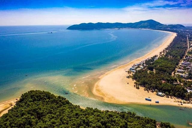 Biển Cảnh Dương - Bãi biển đẹp và sôi động nhất ở cố đô Huế