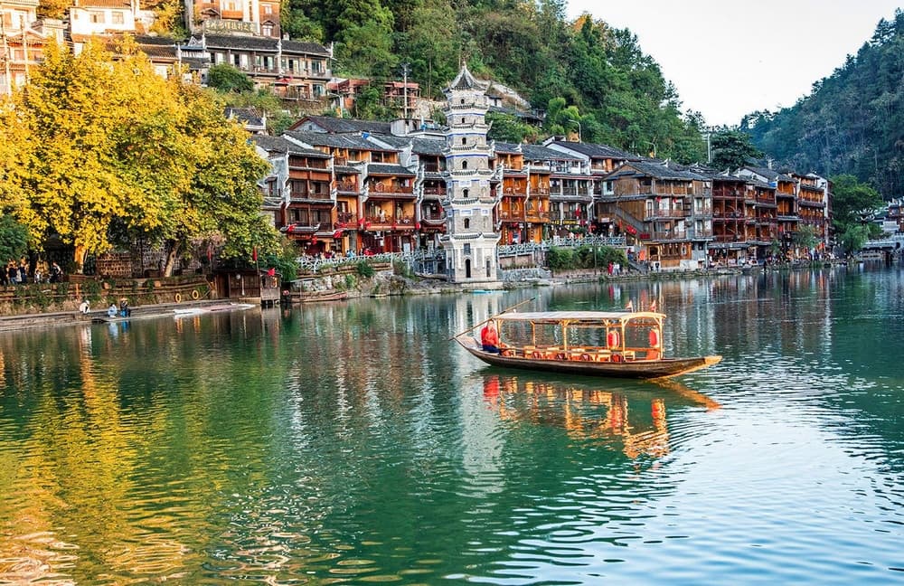 Tour Trung Quốc mùa thu vàng 2025: Trương Gia Giới - Phượng Hoàng Cổ Trấn 5 ngày 4 đêm từ TP.HCM