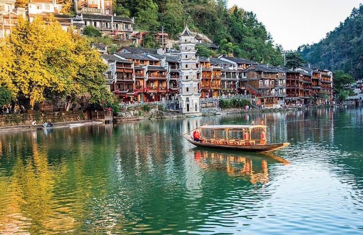 Tour Trung Quốc mùa thu vàng 2026: Trương Gia Giới - Phượng Hoàng Cổ Trấn 5 ngày 4 đêm từ TP.HCM