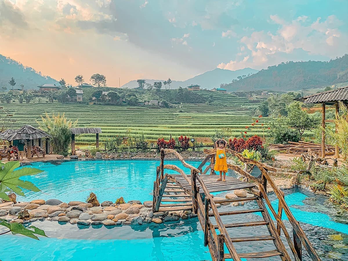 Vẻ đẹp ngỡ ngàng của khu suối khoáng Trạm Tấu Tây Bắc