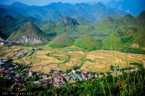 Núi Đôi Quản Bạ - "Dày dày sẵn đúc một tòa thiên nhiên"