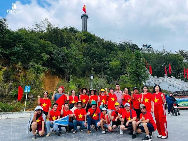 Độ cao cột cờ Lũng Cú có gì đặc biệt? Hành trình chinh phục đỉnh núi Rồng Hà Giang