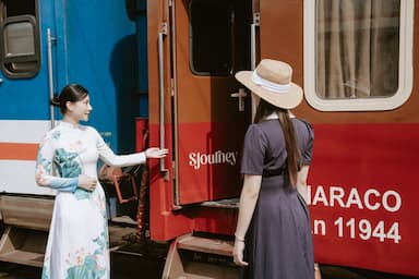 Đi tour tàu hỏa xuyên Việt để trải nghiệm Huế mộng mơ