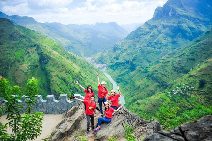 Kinh nghiệm du lịch Mã Pí Lèng Hà Giang: Gợi ý lịch trình, chi phí và mẹo an toàn