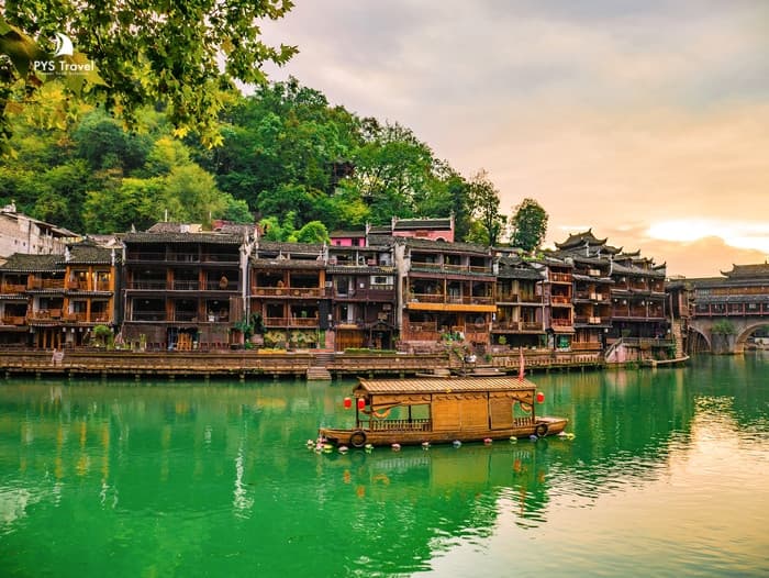 Du lịch Phượng Hoàng Cổ Trấn tháng 2 - Vẻ đẹp giao mùa