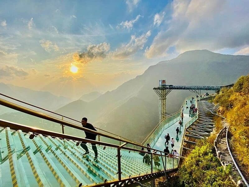 Top trải nghiệm không thể bỏ lỡ khi đến cầu kính Sapa