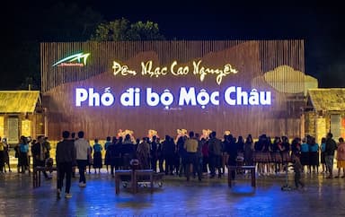 Phố đi bộ Mộc Châu - “Viên ngọc đêm” của cao nguyên Tây Bắc