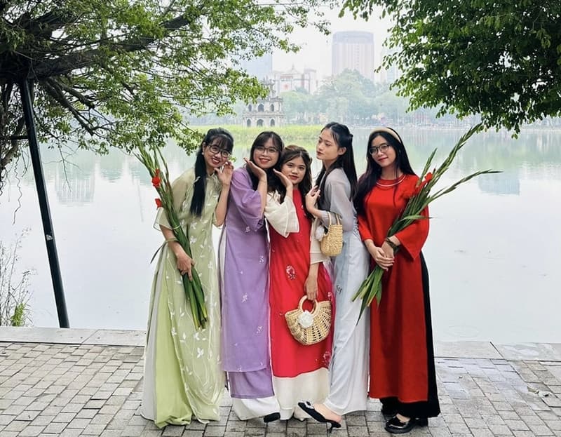 Du lịch Hà Nội mùa xuân – Hòa mình vào không gian lễ hội và mùa hoa rực rỡ