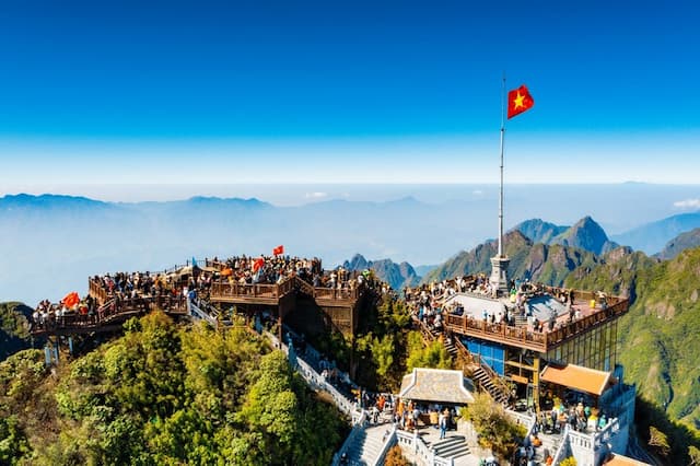 Du lịch Fansipan: Hành trình chinh phục "Nóc nhà Đông Dương"